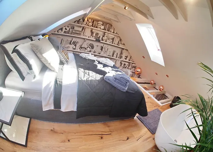 La E Bella Iv Pensión 4*