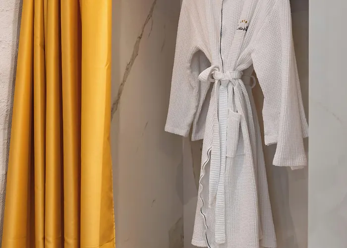 La E Bella Iv Pensión 4*